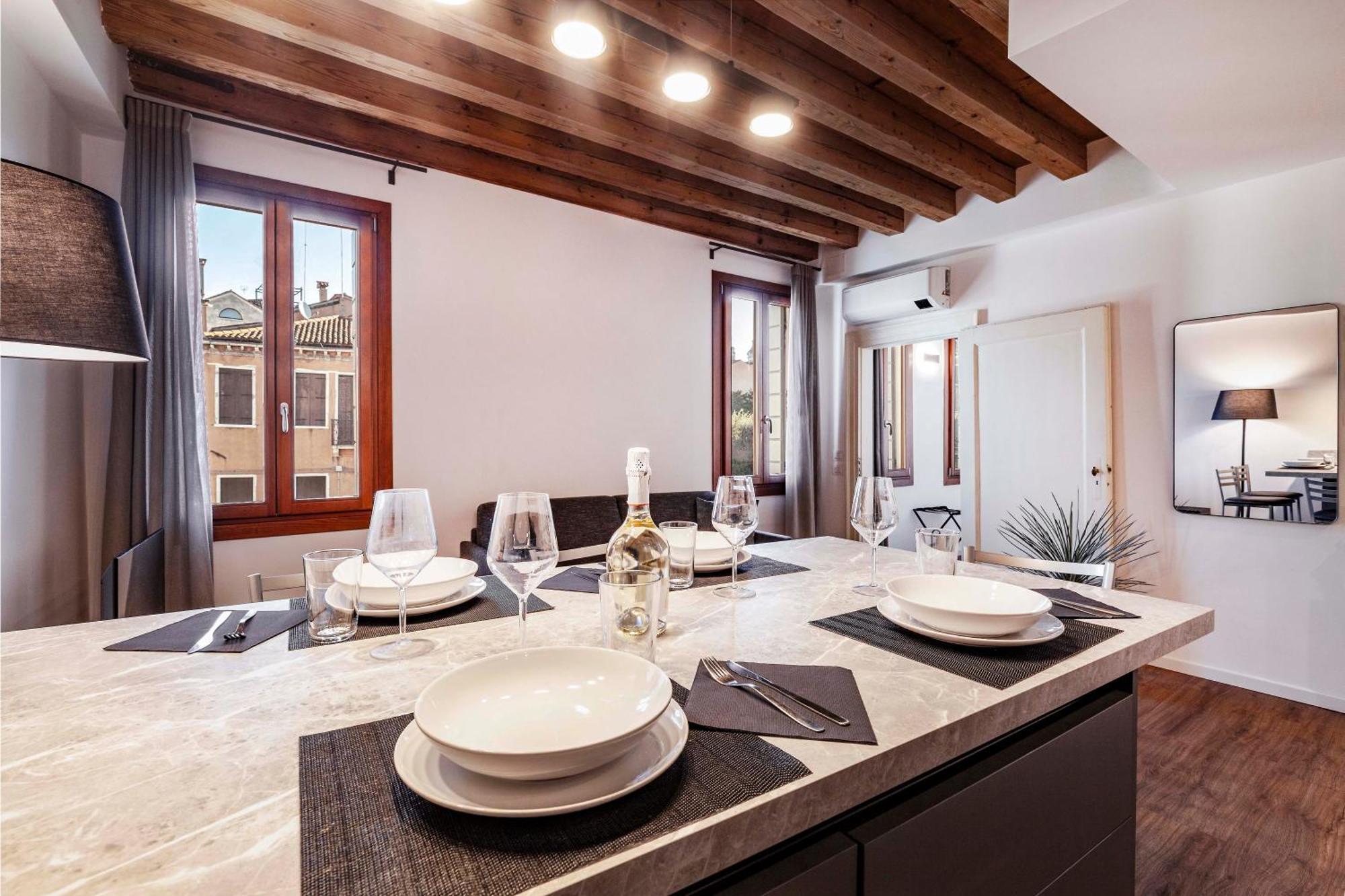 San Lorenzo Apartments 5054 Венеция Экстерьер фото